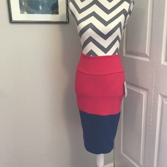 NWT LuLaRoe LLR‎ XS ColorBlock Cassie - Picture 1 of 7